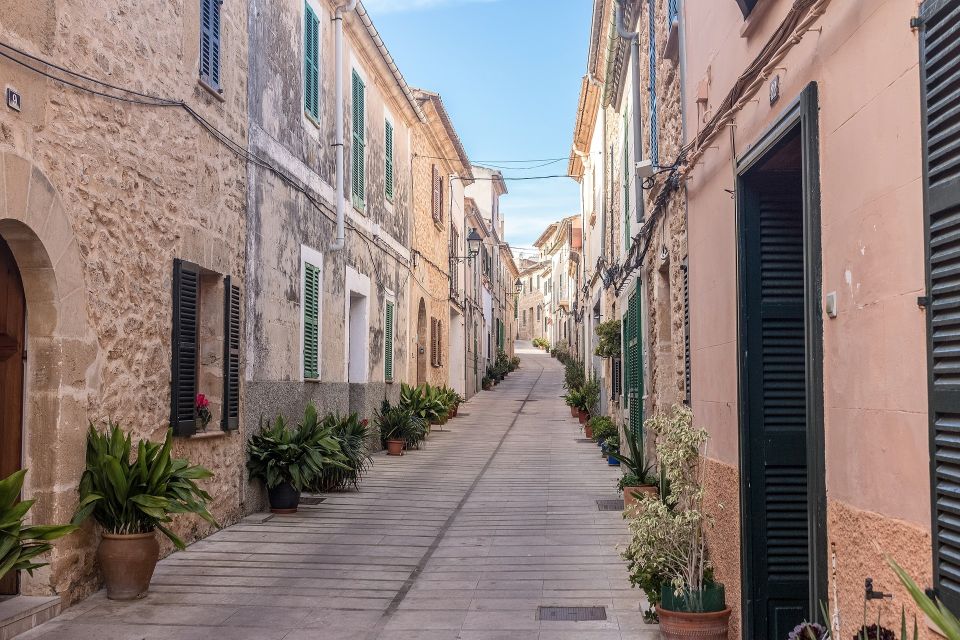 Cap de Formentor: Market, Beach, and Alcudia Tour - Alcudia Market and the Old Town Walls: Local Life Over Photo Stops