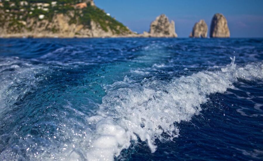 Capri: 2-Hour Boat Tour with Happy Hour - Key highlights at a glance
