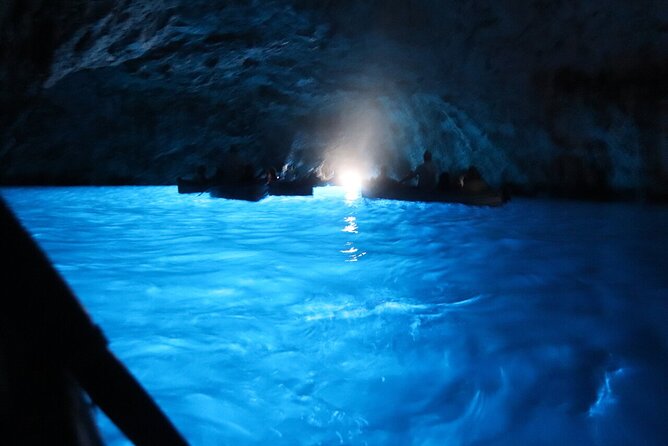 Capri & Blue Grotto: Full-Day Tour with Guided Island Exploration - Capri town (2 hours): via Camarelle shopping streets and tiny-lane wandering