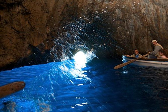 CAPRI - DIY Day Trip Package - BoatTour, BlueGrotto,Bus&Lunch - Stop 3: La Giara 3-course lunch in Anacapri