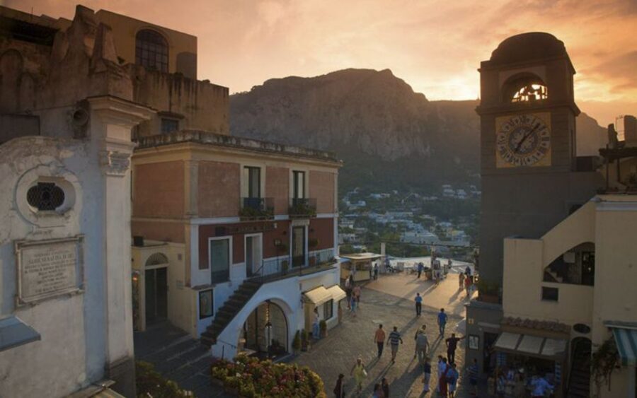 Capri: DIY Day Trip with Blue Grotto, Funicular & Lunch - Logistics tips: buses, transfers, and how to keep your day smooth
