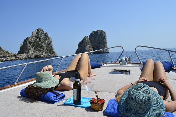 Capri excursion in a private boat - Natural Arch and Villa Malaparte: sea-level viewpoints that feel special