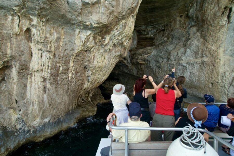 Capri: Island Sightseeing Tour with Blue Grotto Stop - Blue Grotto Stop: €18 Entry, Waiting Time, and Tide Risks
