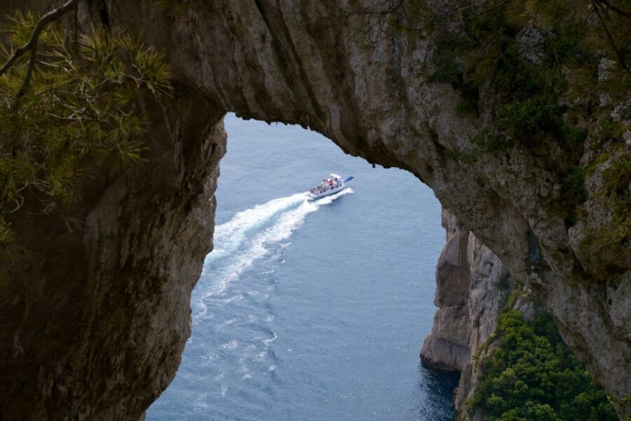 Capri: Island Sightseeing Tour with Blue Grotto Stop - Villa Malaparte, Punta Tragara, and the Scugnizzo Statue