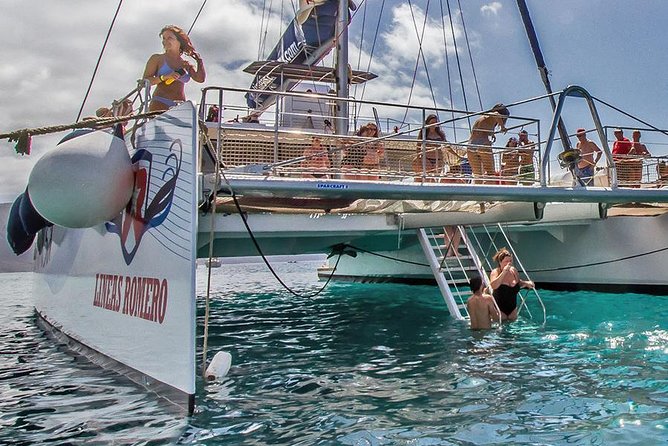 Catamaran Cruise to Papagayo beaches, lunch and water activities - From pick-up to sailing: what the first hour feels like