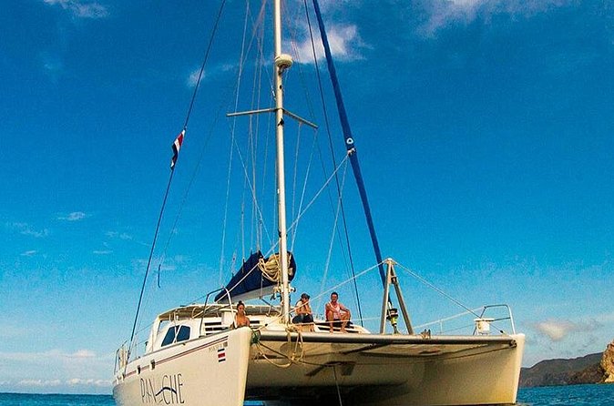 Catamaran Sunset Cruise Tamarindo - The open bar: unlimited drinks, clear rules, and a safer vibe