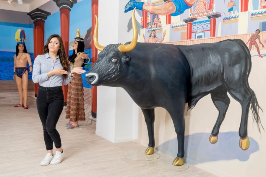 Chania: Minoan's World 9D Experience - The 3D Museum: photo fun that’s more than window dressing
