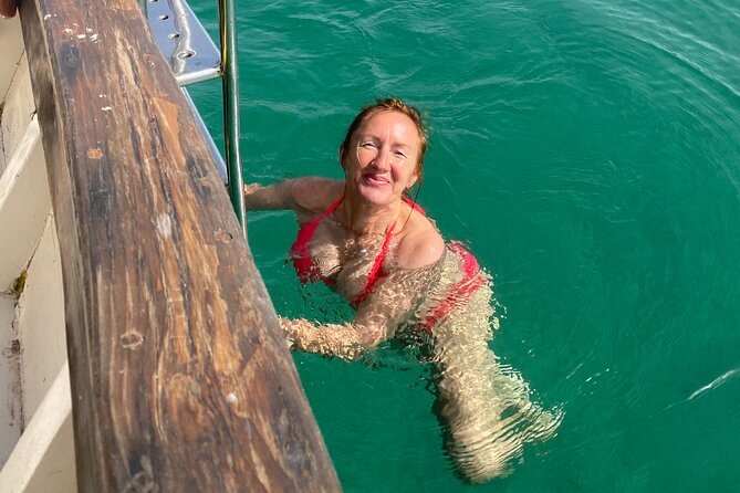 Classic boat tour of the Gulf of Cagliari - Mauna Loa III and the crew: small-group comfort without stiff rules