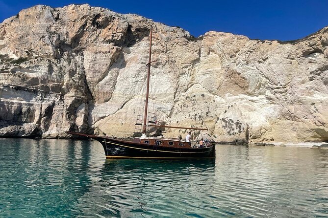 Classic boat tour of the Gulf of Cagliari - From Marina Piccola to Sella del Diavolo: your first sea-level orientation