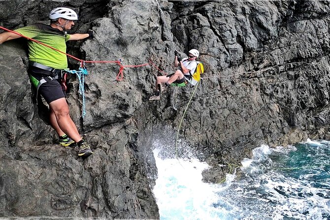 Coasteering Gran Canaria: The Atlantic Mountains Adventure Route - Sea climbing route and the chain pass
