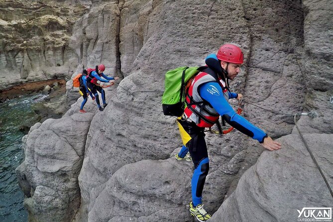 Coastering in Gran Canaria (Aquatic Route in the ocean cliffs) - Coasteering on Mogán’s ocean cliffs: what the day really feels like