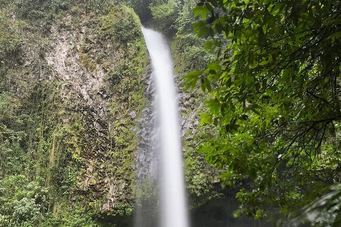Combo 3 Best Tours In La Fortuna - Stop 2: La Fortuna Waterfall and the 500-step trail (plus swim timing)