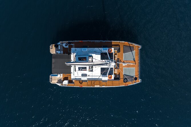 Comfort Max Catamaran Caldera Cruise with BBQ and Drinks - A caldera cruise where lunch and sea time are the main event