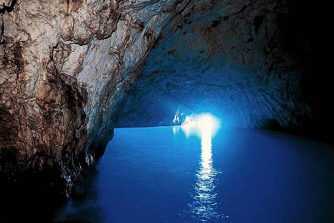 complete tour of the island of Capri by private boat - Key points I’d circle before you go
