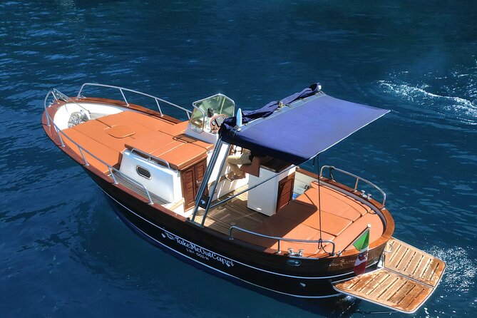 complete tour of the island of Capri by private boat - Stop 2: White Grotta for shapes, light, and a quick pause