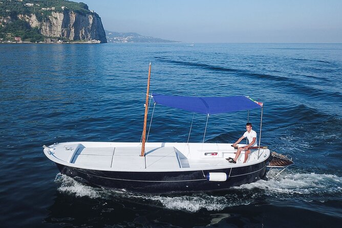 complete tour of the island of Capri by private boat - Stop 4: Grotta Verde’s green light and when you can go in