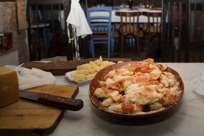 Cooking Class in a Secret Courtyard - Culurgiones (Sardinian Pasta) - The welcome: house tour and quick Sardinian food context