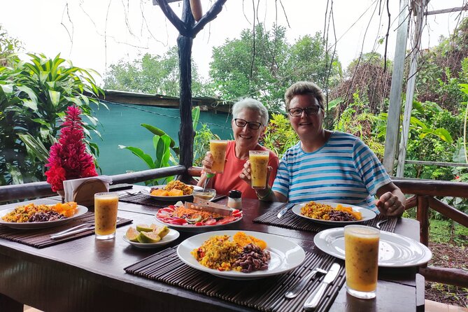 Cooking with a Costa Rican familiy - La Fortuna’s organic garden-to-plate dinner setup