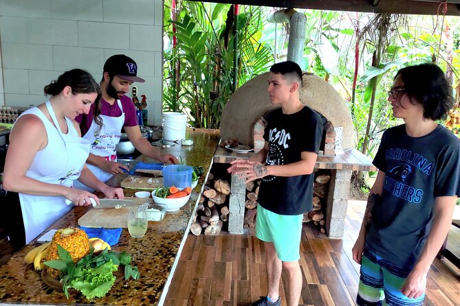 Cooking with a Costa Rican familiy - Getting welcomed with a refreshing drink and garden planning