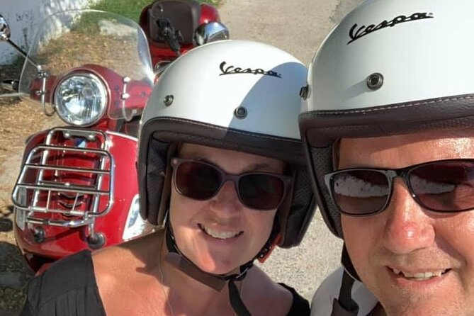 Corfu 300cc Vespa Scooter Rental - Key things that make this Vespa rental work