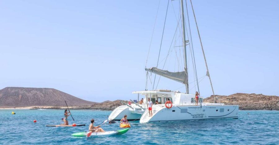 Corralejo: Adults-Only Catamaran Day Trip to Lobos Island - Getting to the catamaran: the hotel pickup run in Corralejo