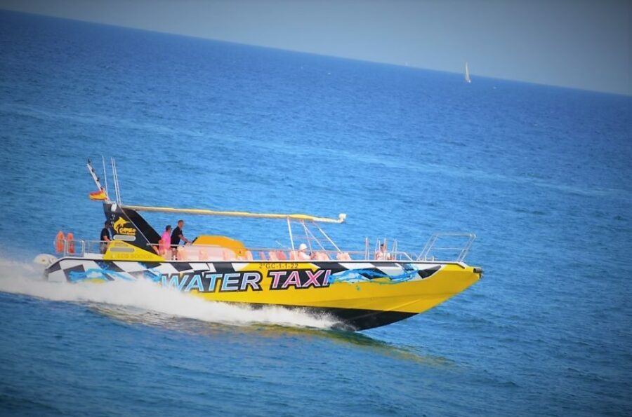 Corralejo: Isla de Lobos Round-Trip Ticket with Park Entry - Arriving on Isla de Lobos: park entry, sun exposure, and a simple island setup