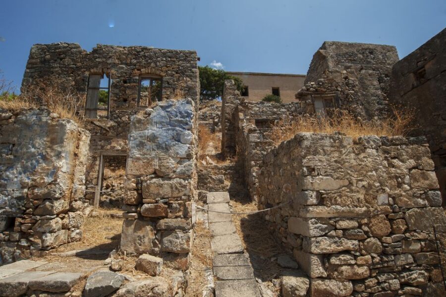 Crete: Agios Nikolaos, Plaka and Spinalonga Island Tour - Spinalonga Island: The 90-Minute Guided Walk That Changes Your Perspective
