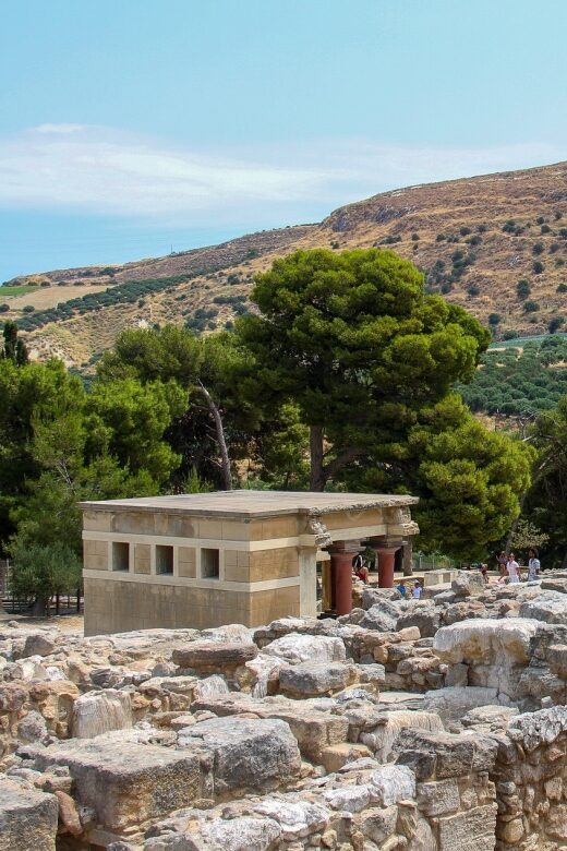 Crete: Knossos Palace & Heraklion Guided Tour - Knossos Palace: The 4,000-Year-Old Story You Can Walk Through