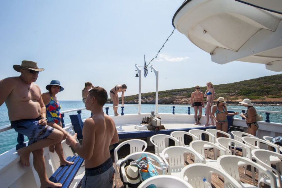 Crete: Spinalonga, Elounda, & Agios Nikolaos Boat Tour & BBQ - Spinalonga and Mirabello Bay: time travel with real sea views