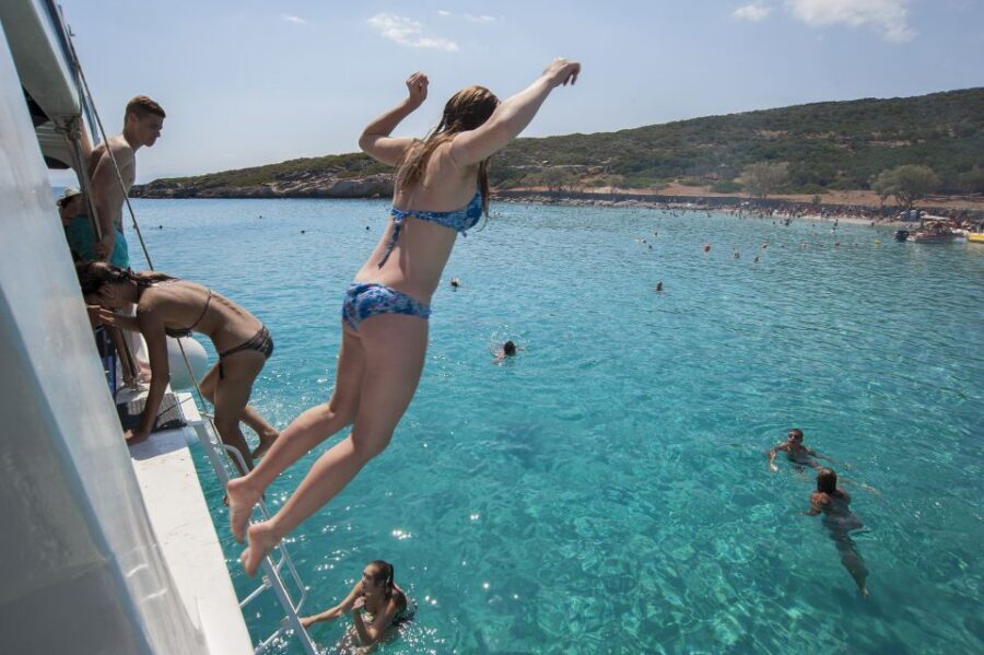 Crete: Spinalonga, Elounda, & Agios Nikolaos Boat Tour & BBQ - Agios Nikolaos and Voulismeni: the calmer end of the day