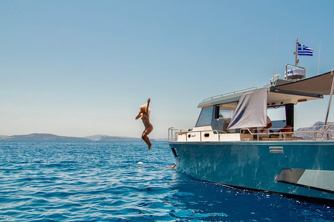 Diamond 36 Private Motor Yacht Caldera Cruise - The yacht vibe on Diamond 36: small-group comfort