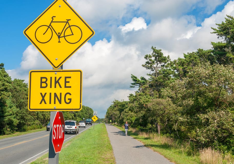 Discover Nantucket Self-Guided Biking or Driving Tour - Lighthouses, beaches, and vistas: your scenic break points