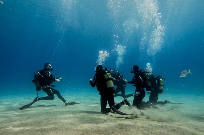 Discover Scuba Diving - Playa Blanca’s calm bay is the point