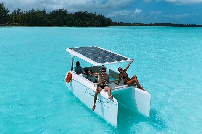 Discover the black pearl in Bora Bora - Snorkeling near the coral garden: choosing your oyster at about 1 meter