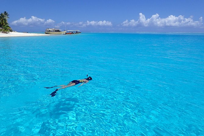 Discover the black pearl in Bora Bora - Opening the oysters: the moment you find your pearl