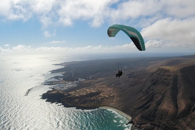 DISCOVERY FLIGHT tandem paragliding Lanzarote with pro pilot - From Teguise to the Air: Why This Flight Works So Well