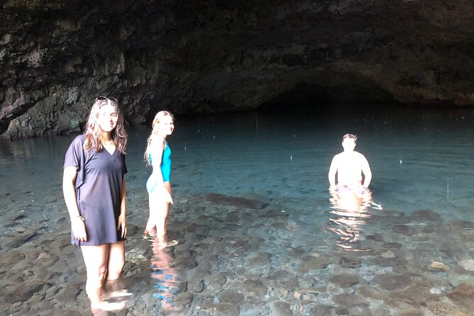 Discovery of Tahiti Nui Island - Point Venus lighthouse: black sand again, plus a timing gamble