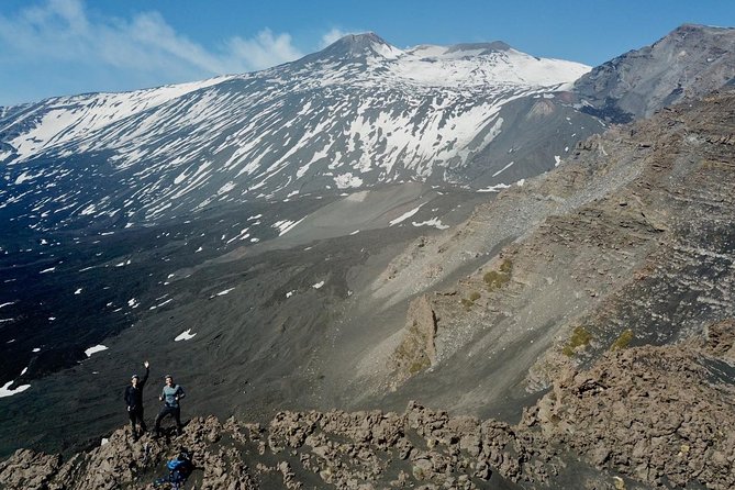 Etna Grantour - 4x4 & trekking - Private tour with lunch included - Stop 3: Grotta Intraleo lava tube cave with helmet and lights