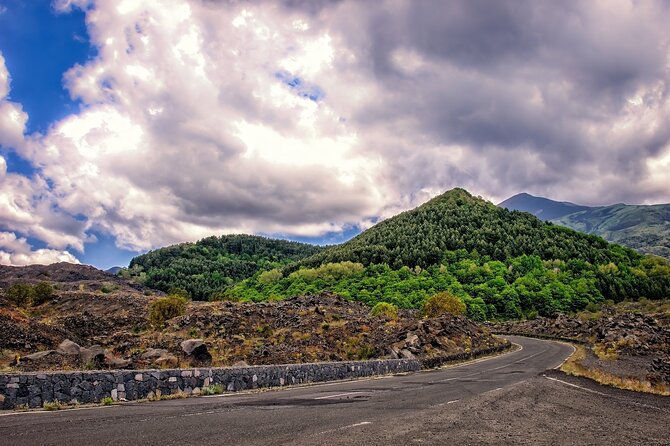 ETNA NORTH BASIC TOUR 2.000 mt - Pizzi Deneri and the Volcanological Observatory Stop