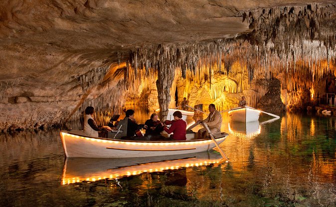 Explore Mallorca: Majorica Pearl Shop and Caves of Drach - Logistics that affect your mood: pickup points, walking, and crowd flow