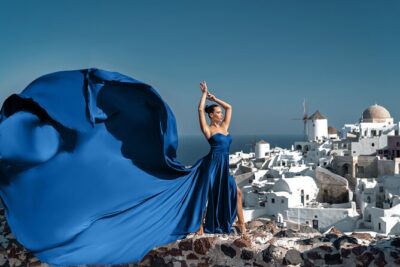 Flying Dress Photo © Photoshoot in Santorini: Express Package - What happens on the ground: assistant help and photographer direction