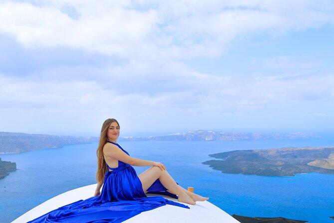 Flying Dress Photoshoot Experience in Santorini with pick up - Where you’ll shoot in Santorini (and why the spot selection matters)