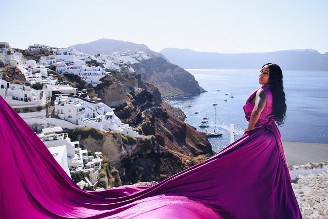 Flying Dress Santorini Photoshoot - Flying Dress in Oia: Why this works so well