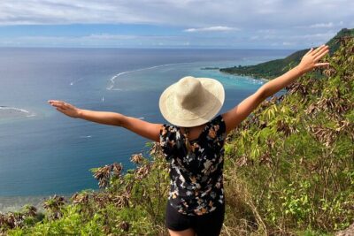 Franckyfranck tours Moorea - Tours privés // Private half day tours - Belvedere Lookout: the quick stop that frames Moorea’s bays