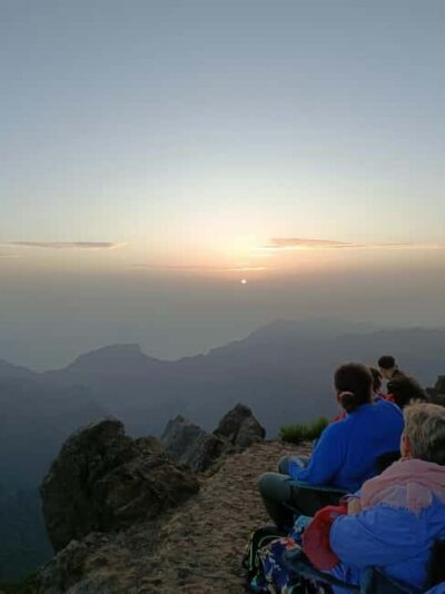 From 0 to 1818 meters to Pico do Arieiro Sunrise - Getting to Pico do Arieiro: pickup timing that actually helps