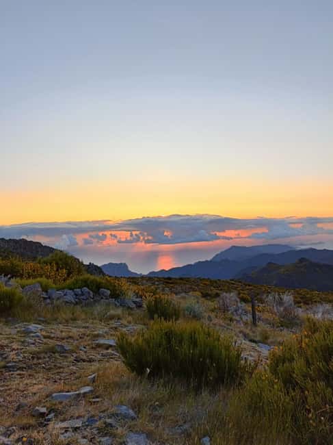 From 0 to 1818 meters to Pico do Arieiro Sunrise - Ribeiro Frio: a break that keeps the morning from feeling rushed