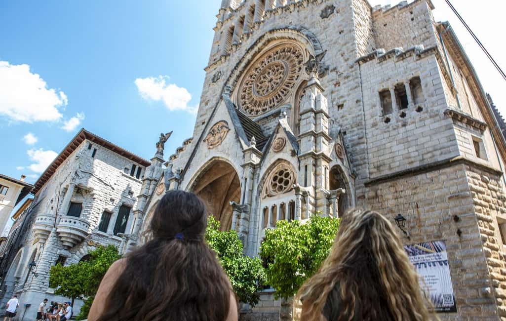From Alcúdia: Soller Train and Tram Half Day Tour - A short guide-led sightseeing moment in Sóller