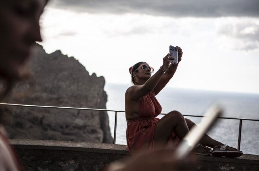 From Alcudia: Sunset Formentor Tour with Cava - Cava, strawberries, and the guide’s photo help
