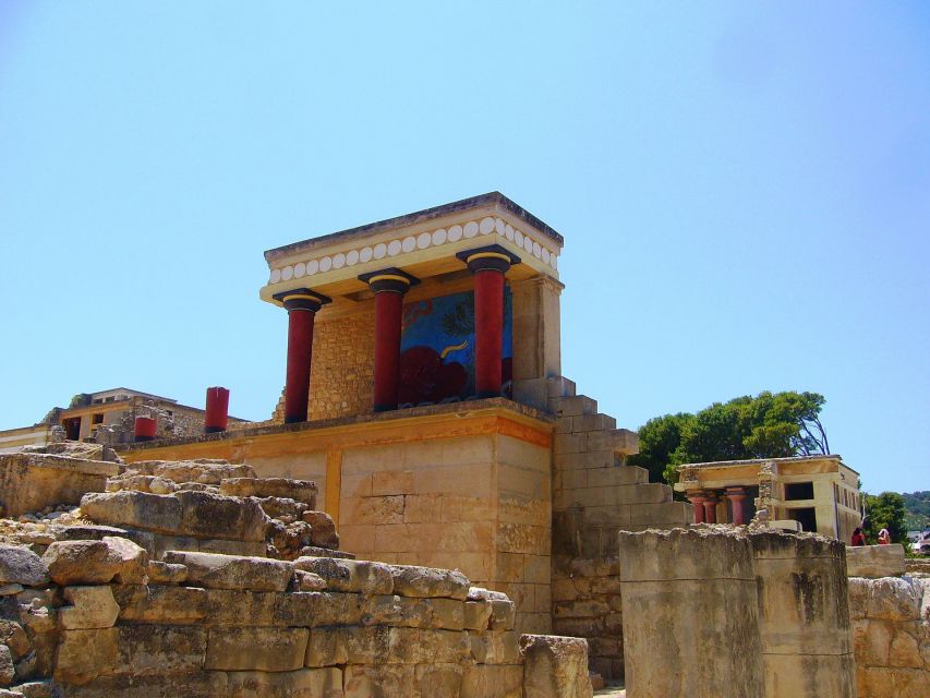From Chania: Full-Day Heraklion Highlights Guided Tour - Knossos Palace: what to watch for in the Minos maze