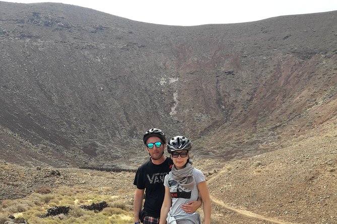 From Corralejo: E-bike/E-scooter 3-4 hour excursion - Calderon Hondo: walking up to see inside a crater